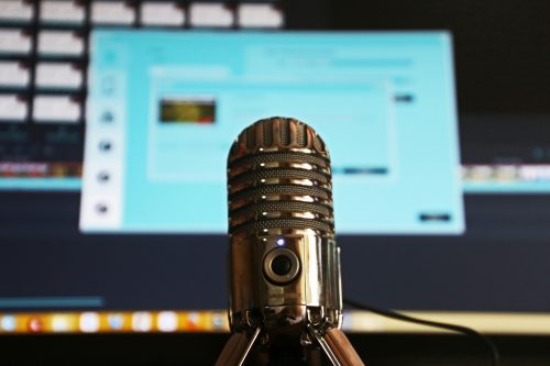 A professional microphone, symbolizing podcasting and monetization strategies.